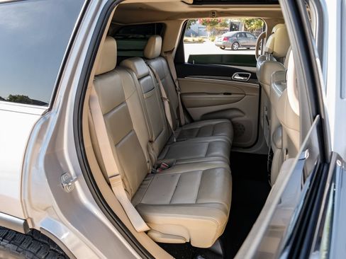 Used 2020 Jeep Grand Cherokee Limited w/ Luxury Group II RWD image 40