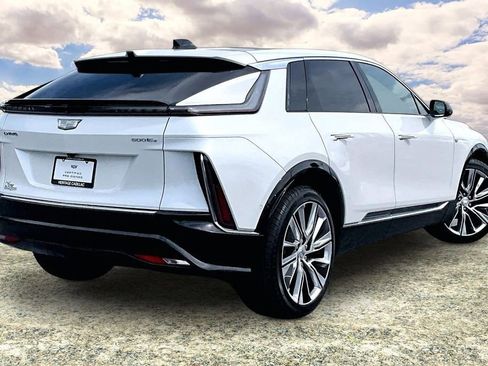 Certified 2024 Cadillac Lyriq Luxury AWD/4WD image 5