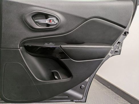 Used 2019 Jeep Cherokee Latitude Plus image 26