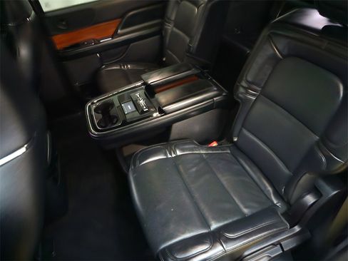 Used 2019 Lincoln Navigator Reserve image 18