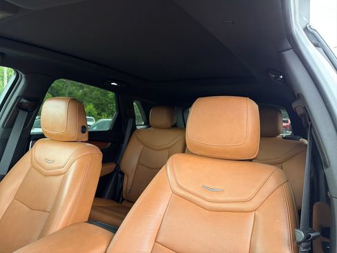 Certified 2023 Cadillac XT5 Premium Luxury AWD/4WD image 2