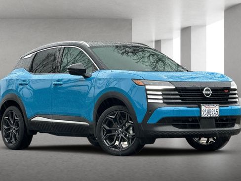 Used 2025 Nissan Kicks SR image 2