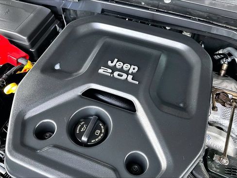 Used 2022 Jeep Wrangler Unlimited Sahara w/ Cold Weather Group AWD/4WD image 34