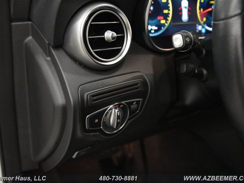 Used 2022 Mercedes-Benz GLC 300 4MATIC image 27