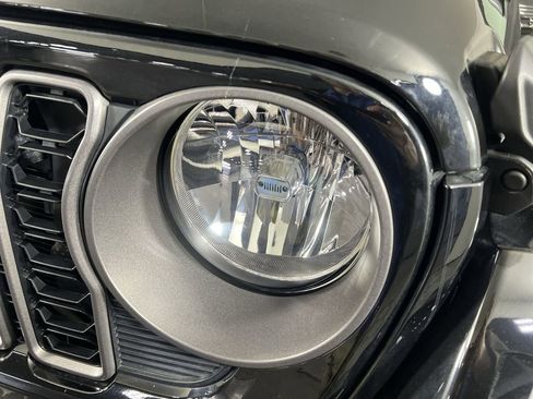 Used 2024 Jeep Wrangler Unlimited w/ Convenience Group AWD/4WD image 31