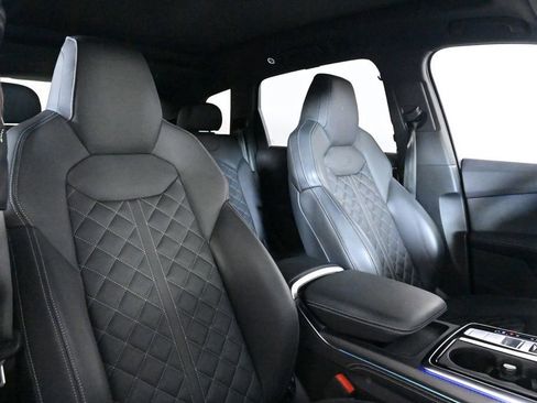 Certified 2025 Audi SQ7 Premium Plus w/ Executive Package AWD/4WD image 16