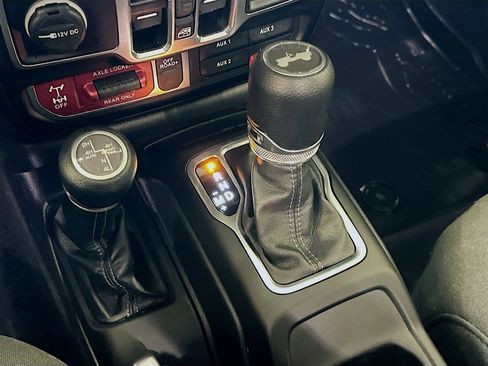 Used 2025 Jeep Wrangler Willys image 24