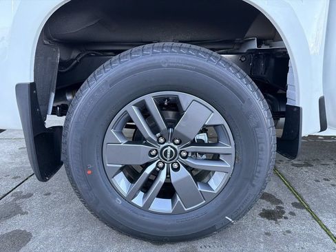 New 2026 Nissan Frontier SV w/ SV Convenience Package AWD/4WD image 9