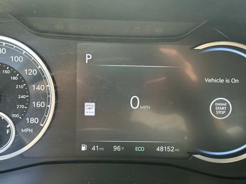 Used 2025 Genesis G70 2.5T AWD/4WD image 27