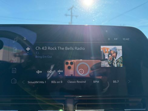 Used 2025 Chevrolet Trax LT w/ LT Convenience Package image 21