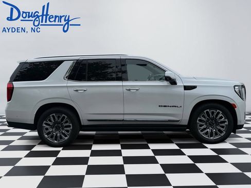 Used 2023 GMC Yukon Denali Ultimate AWD/4WD image 6