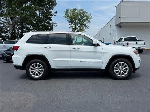 Used 2022 Jeep Grand Cherokee Laredo E RWD image 3