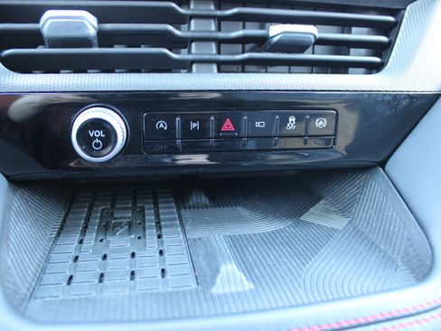 Used 2025 Ford Explorer ST-Line w/ Premium Package image 22