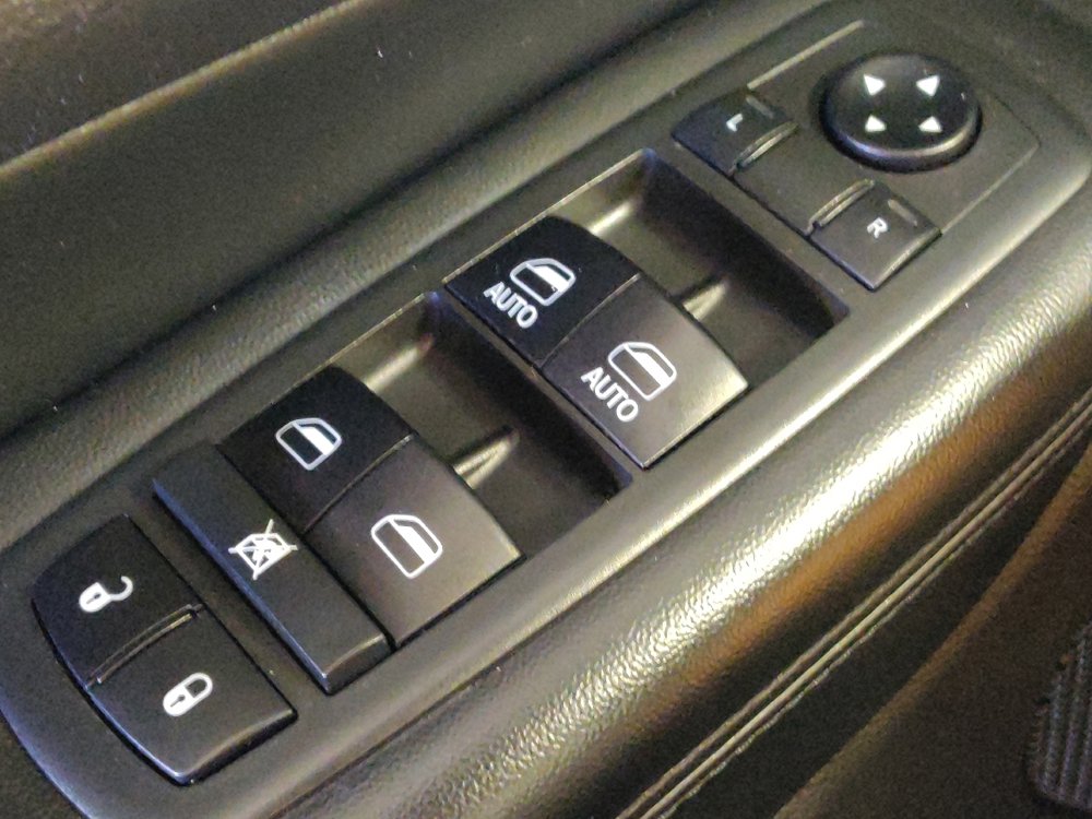 Used 2018 Jeep Grand Cherokee Altitude AWD/4WD image 27