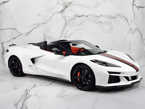 Used 2025 Chevrolet Corvette E-Ray AWD/4WD image 12