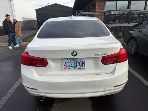 Used 2018 BMW 320i xDrive Sedan image 4