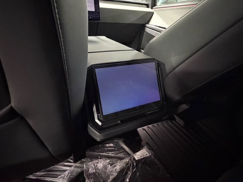 Used 2024 Tesla Cybertruck AWD Crew Cab image 17