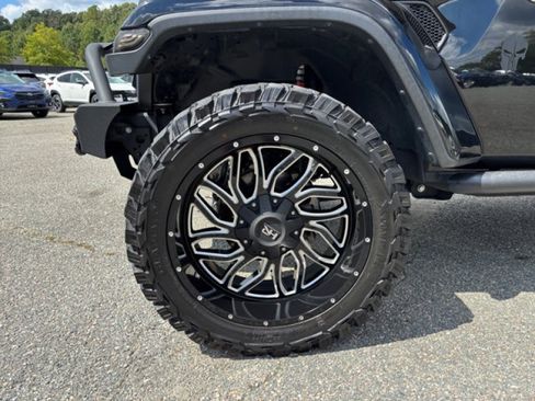 Used 2021 Jeep Gladiator Sport AWD/4WD image 9