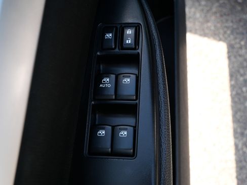 Used 2013 Subaru Legacy 2.5i Premium w/ All-Weather Pkg AWD/4WD image 19