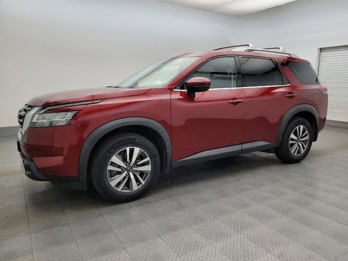 Used 2023 Nissan Pathfinder SL image 2