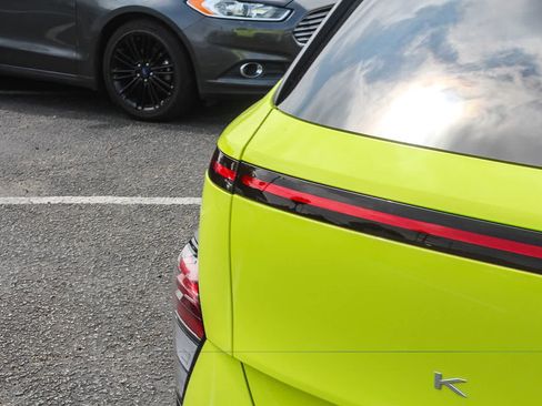 Certified 2025 Hyundai Kona SEL AWD/4WD image 8