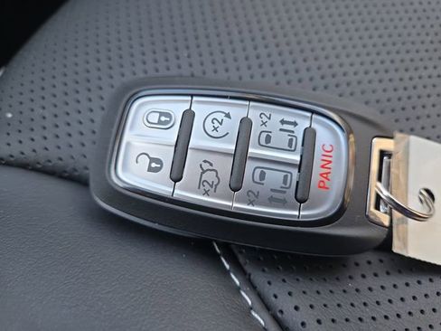 New 2026 Chrysler Pacifica Limited w/ S Appearance Package image 30