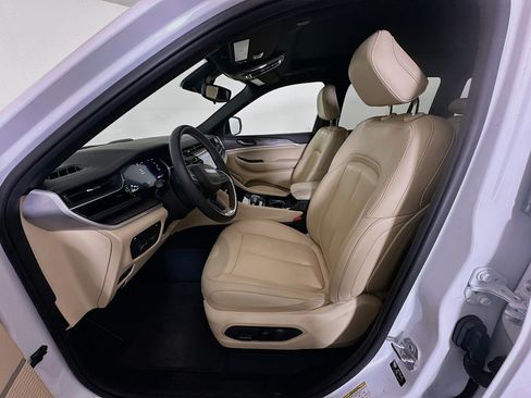 Used 2022 Jeep Grand Cherokee Limited 4xe image 13