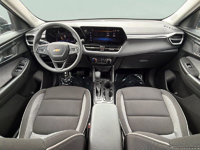 Used 2025 Chevrolet TrailBlazer LT FWD image 32
