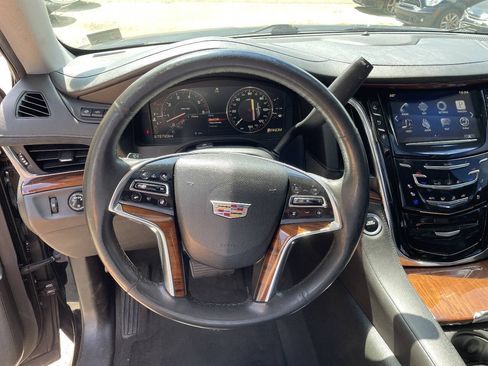 Used 2015 Cadillac Escalade Luxury AWD/4WD image 41