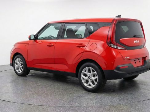 Used 2025 Kia Soul LX w/ LX Technology Package FWD image 6
