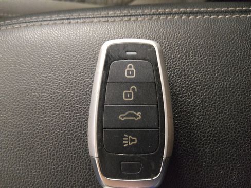Used 2021 Ford Escape SE FWD image 32