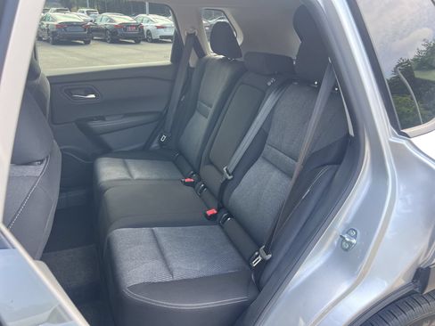 Used 2025 Nissan Rogue SV AWD/4WD image 16