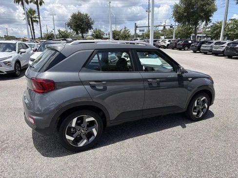 Used 2025 Hyundai Venue SEL FWD image 2
