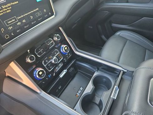 Used 2024 GMC Yukon XL Denali image 12