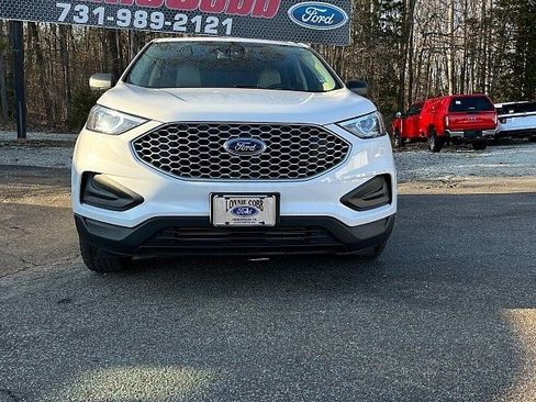 Used 2023 Ford Edge SE image 2