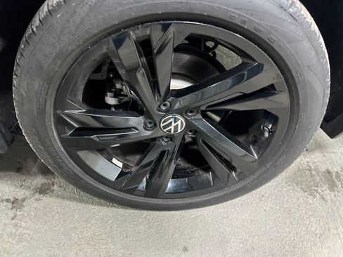 Used 2024 Volkswagen Tiguan SE R-Line FWD image 37