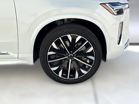 New 2026 Volvo XC90 T8 Plus w/ Protection Package Premier AWD/4WD image 11