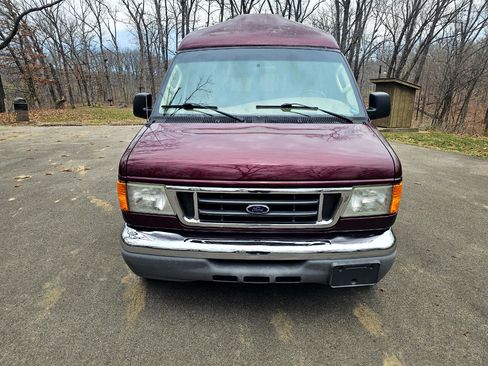 Used 2004 Ford E-250 and Econoline 250 image 13