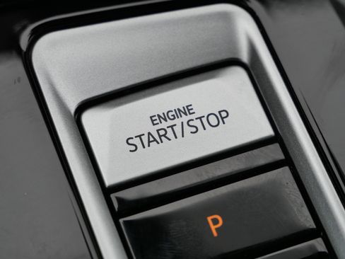 Certified 2025 Volkswagen Atlas SEL Premium R-Line image 27