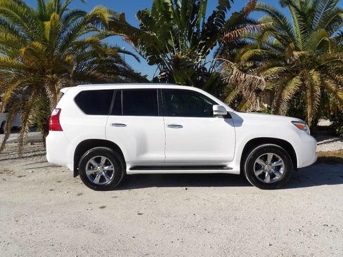 Used 2011 Lexus GX 460 Base AWD 4dr SUV image 9
