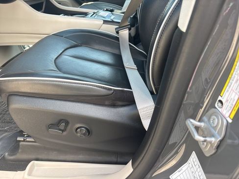 Used 2022 Chrysler Pacifica Limited FWD image 25