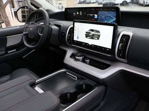 Used 2025 Ford Expedition Active AWD/4WD image 13