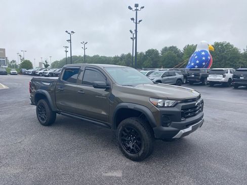 Used 2023 Chevrolet Colorado Trail Boss AWD/4WD image 5