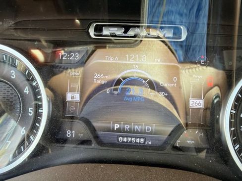 Used 2019 RAM 1500 Laramie AWD/4WD image 11