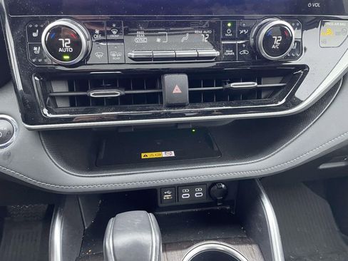 Used 2023 Toyota Highlander Platinum image 42