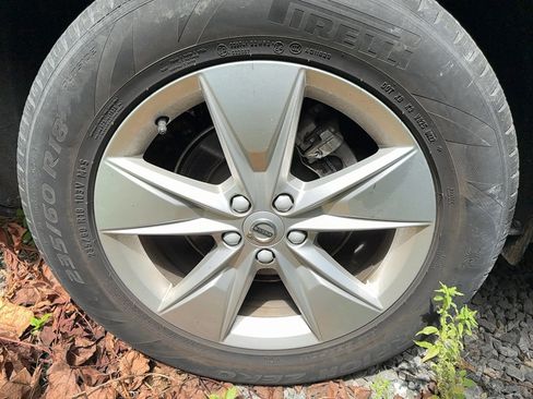 Certified 2022 Volvo XC60 B5 Momentum image 39