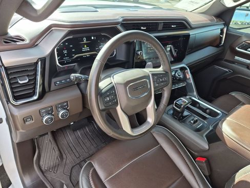 Used 2023 GMC Sierra 1500 Denali w/ Technology Package AWD/4WD image 10