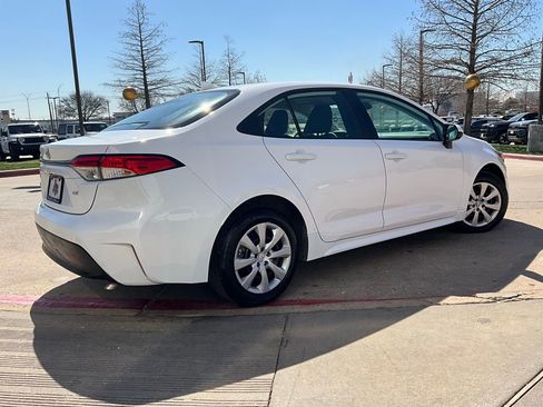 Used 2025 Toyota Corolla LE image 6