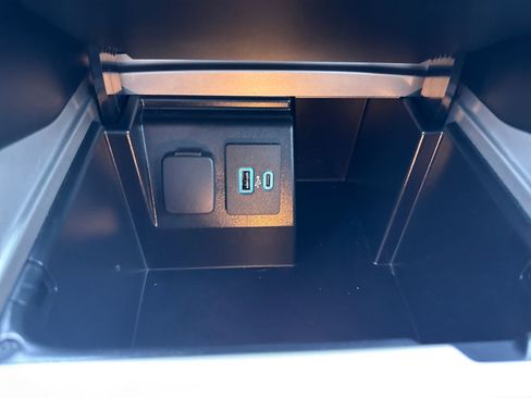 Used 2023 Ford Explorer Limited image 21