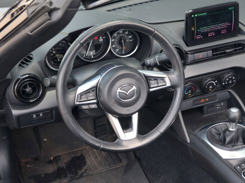 Used 2023 MAZDA MX-5 Miata Sport image 18